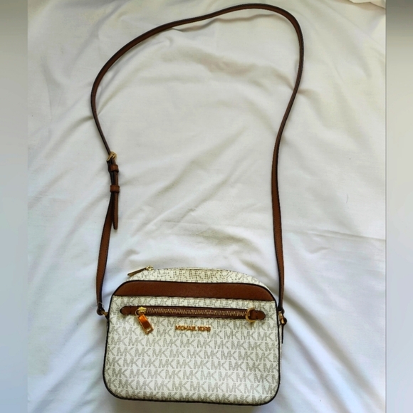 Michael Kors Purse - Picture 2 of 16